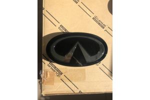 Эмблема решетки радиатора