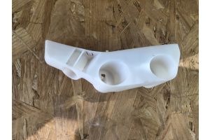 Кронштейн переднего крыла левый