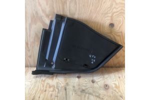 Крышка аккумулятора правая