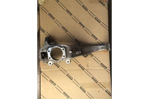 Поворотный кулак передний правый