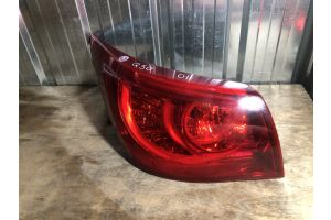 Задний левый фонарь
