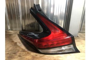 Задний левый фонарь